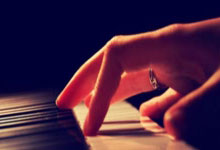 虎扑体育:国足再败澳大利亚!5人得分不及格,张玉宁全队最高,王大雷垫底.